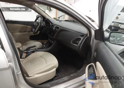 2011 Chrysler 200 Touring z USA, uszkodzony, nr VIN 1C3BC1FG6BN539257